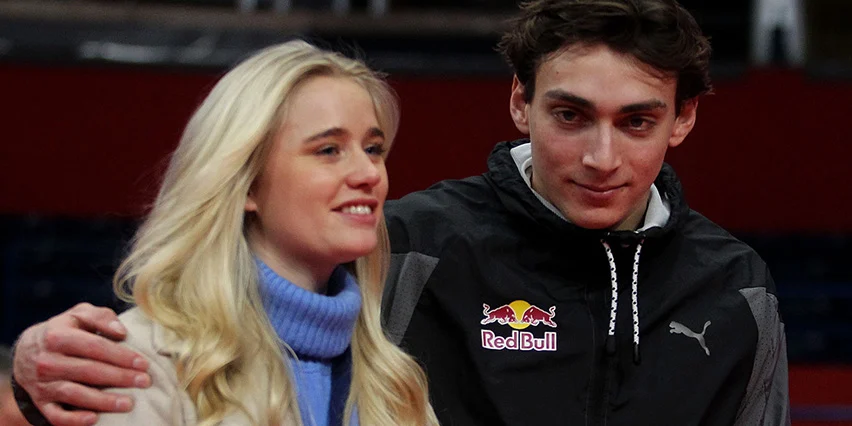 Duplantis Flickvän Lämnar