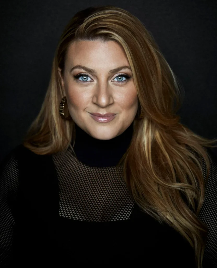 Sara Downfire Familj